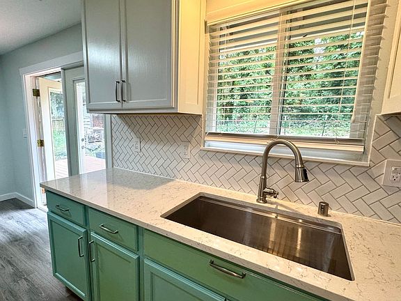5th image of 3265 NE McWilliams Rd