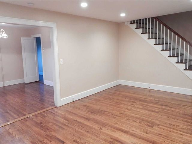 2nd image of 560 Hicksville Rd
