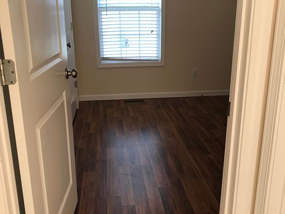 3rd image of 283 Stone Hollow Ln