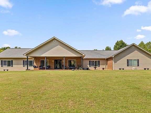 2nd image of 299 Boxwood Ln