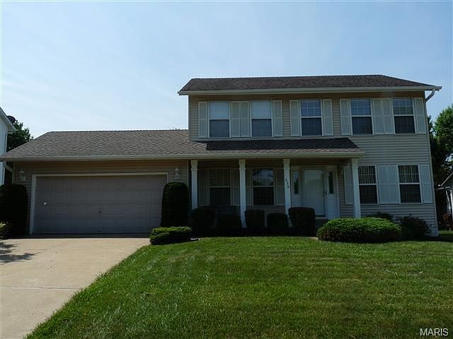 Enjoy all the St. Peters amenities - so close to RecPlex and great commute for work!  Gorgeous covered deck, architectural roofing, large yard!