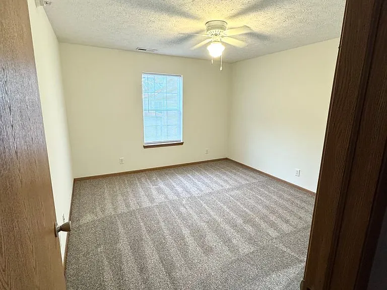 Southern Winds Apartments — Photo 38