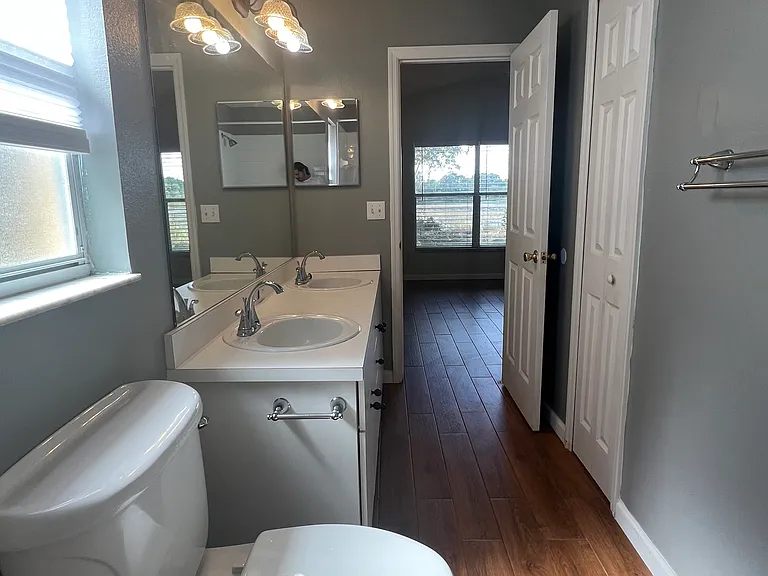 760 N Lake Ave — Photo 11