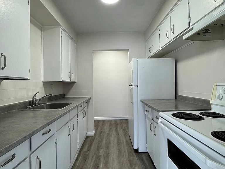 232 Louisa St #9A — Photo 4