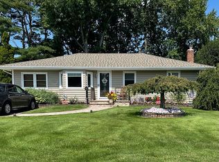 3 Speaker St, Commack, NY 11725
