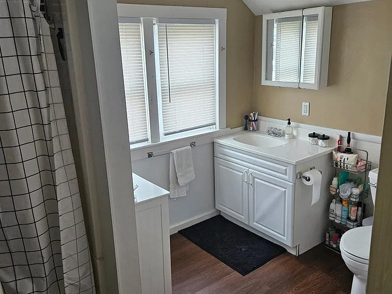 1060 Edina St — Photo 9