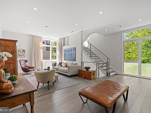 4th image of 3915 Fulton St NW #Penthouse 6