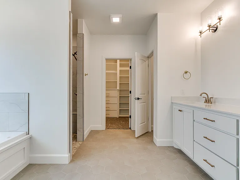 1901 Hollow Crest Ct — Photo 38
