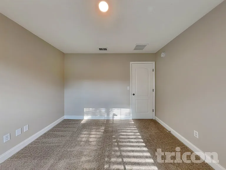 1105 Maple Ln — Photo 11