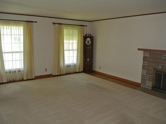 3rd image of 483 Alford Dr
