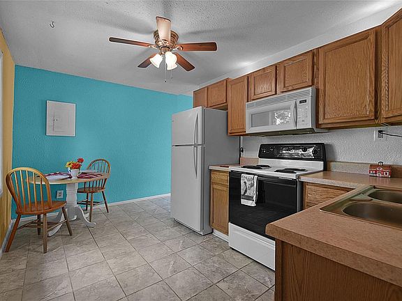 4th image of 851 Twin Oak Dr