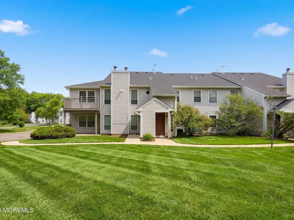 394 Hampton Place, Morganville, NJ 07751