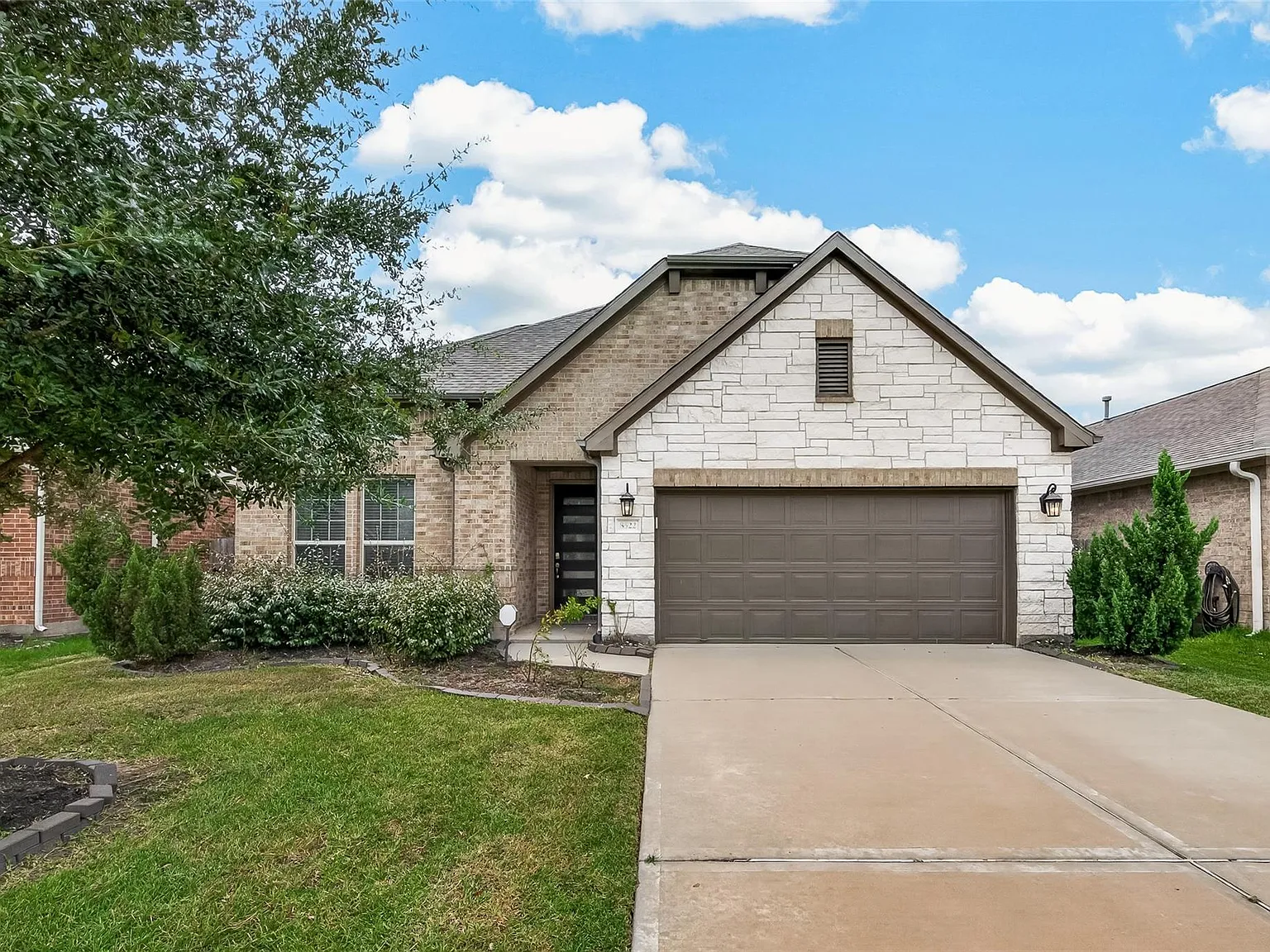 5 bed, 4.0 bath, 3088 sqft, $3,095 — Photo 3