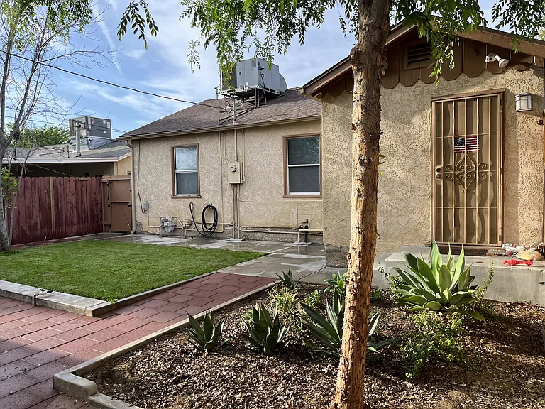 901 Castaic Ave — Photo 14