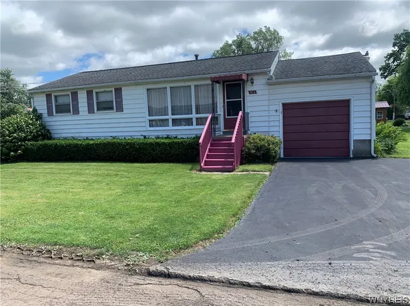 913 Columbia Rd, Irving, NY 14081