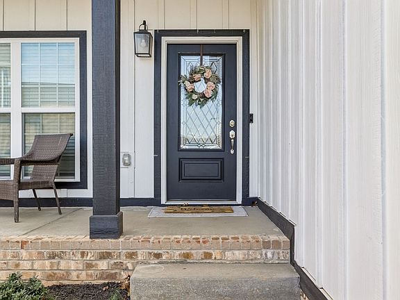 3rd image of 262 Jesse Dr