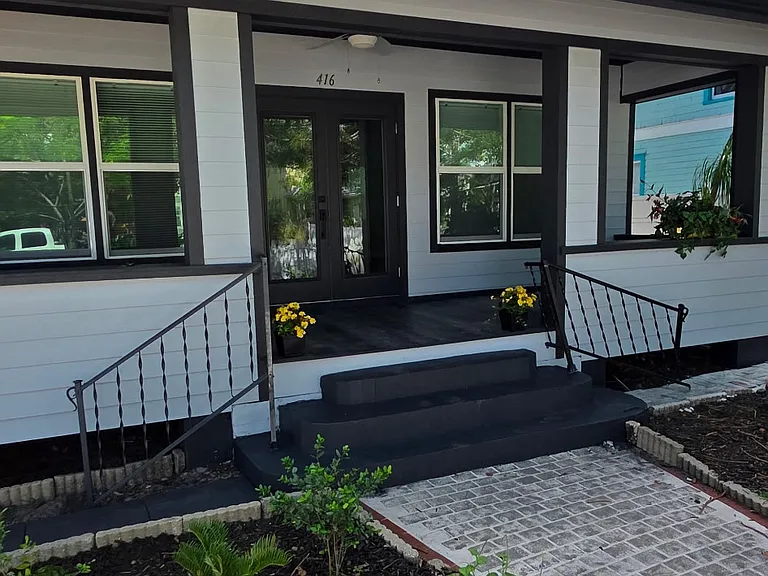 416 SW California Ave — Photo 1