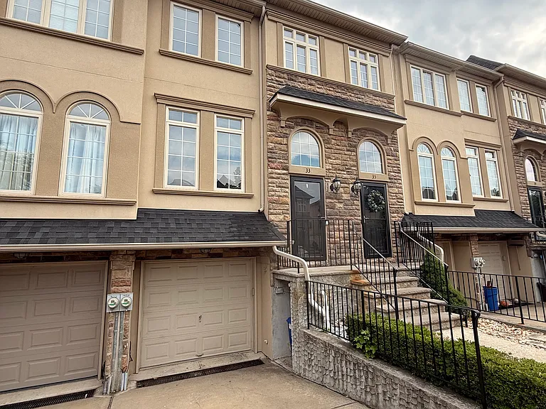 Monarch Ct — Photo 1