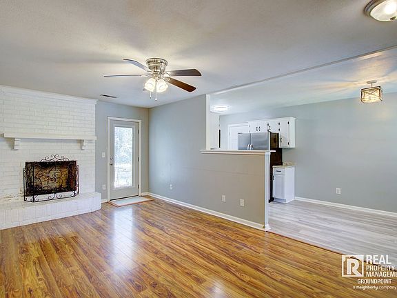 5th image of 443 Robin Dr