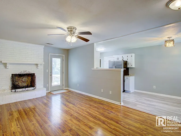 443 Robin Dr — Photo 5