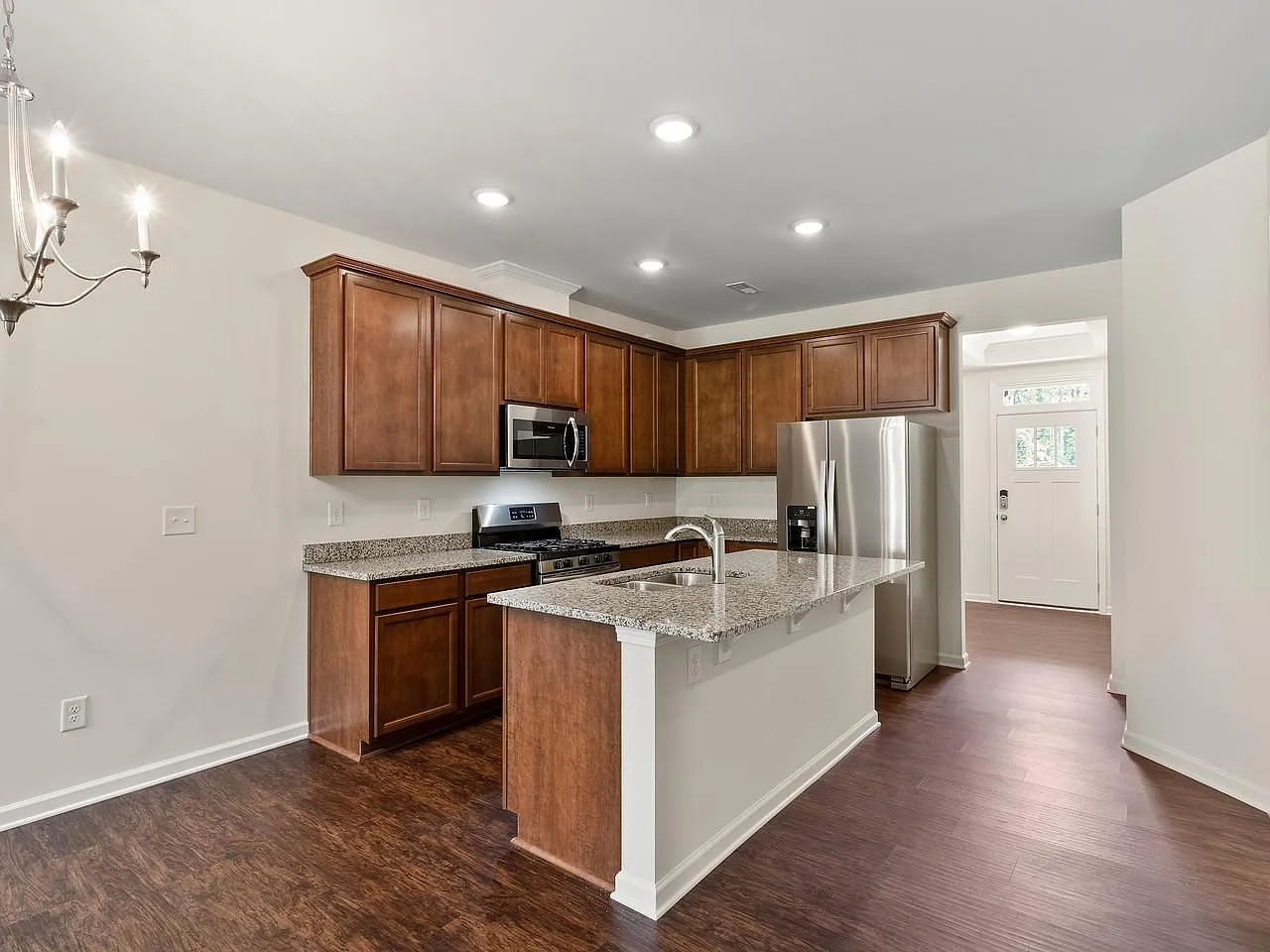 3 bed, 2.5 bath, 2100 sqft, $2,300 — Photo 3
