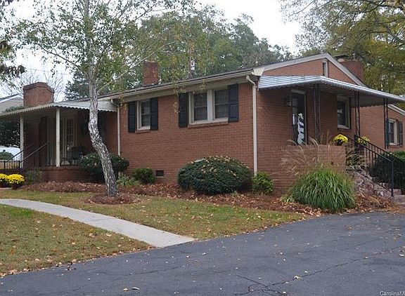2nd image of 1012 Battle St