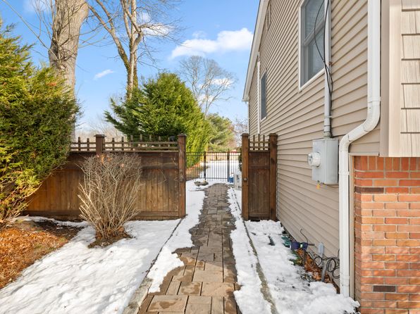 13 Country Greens Dr