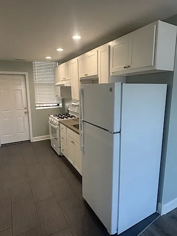 126 E 42nd St #3W — Photo 8