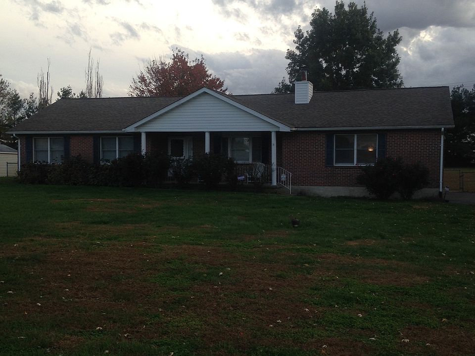 1st image of 8 Maureen Dr