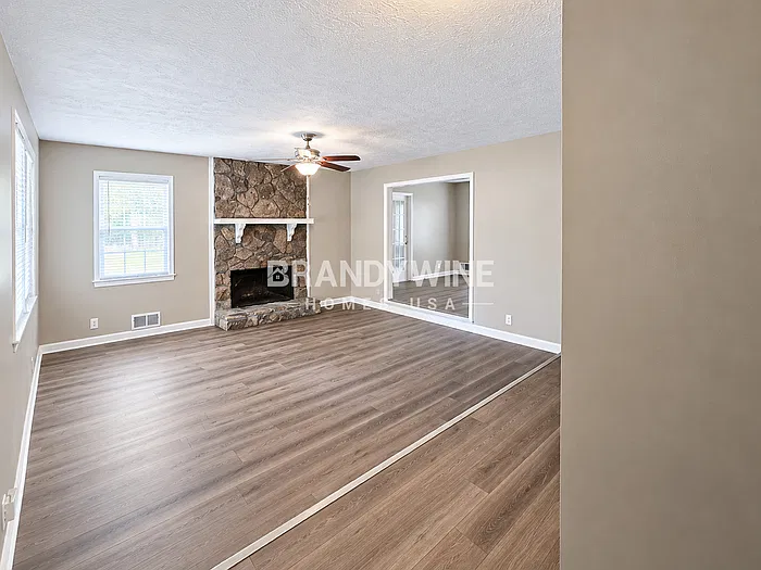 3 bed, 2.0 bath, 2242 sqft, $1,969 — Photo 4