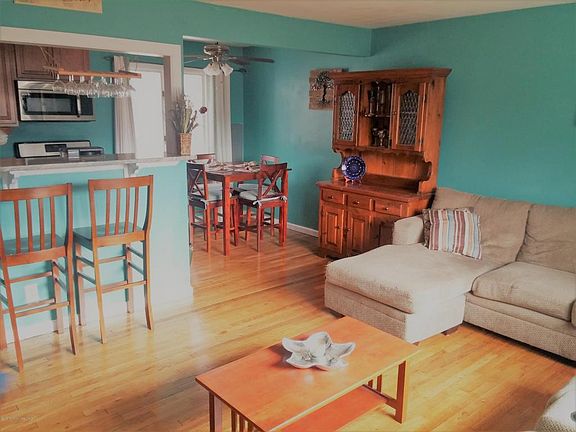 3rd image of 118 Silver Dr