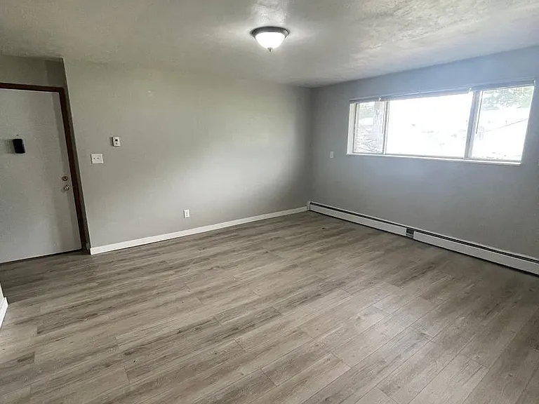 118 E Phillip Ave — Photo 12