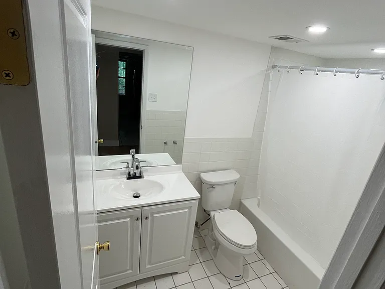 625 Broadmoor Dr #F — Photo 4