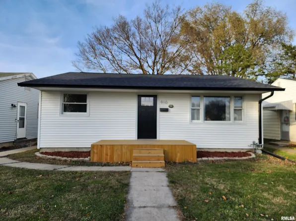 910 8th St, Lincoln, IL 62656