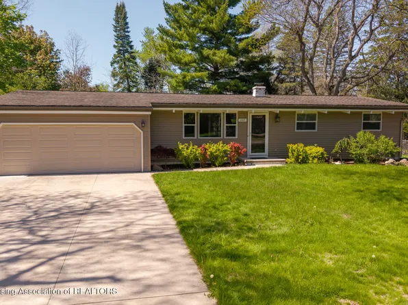 1317 Buckingham Rd, Haslett, MI 48840