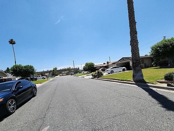 4th image of 10394 Cochran Ave