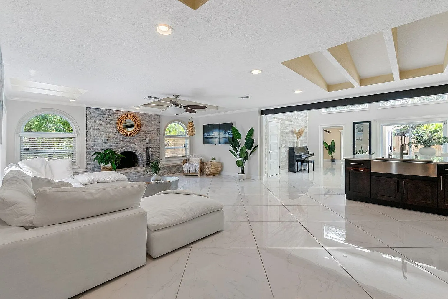 4 bed, 3.0 bath, 2594 sqft, $5,356 — Photo 2