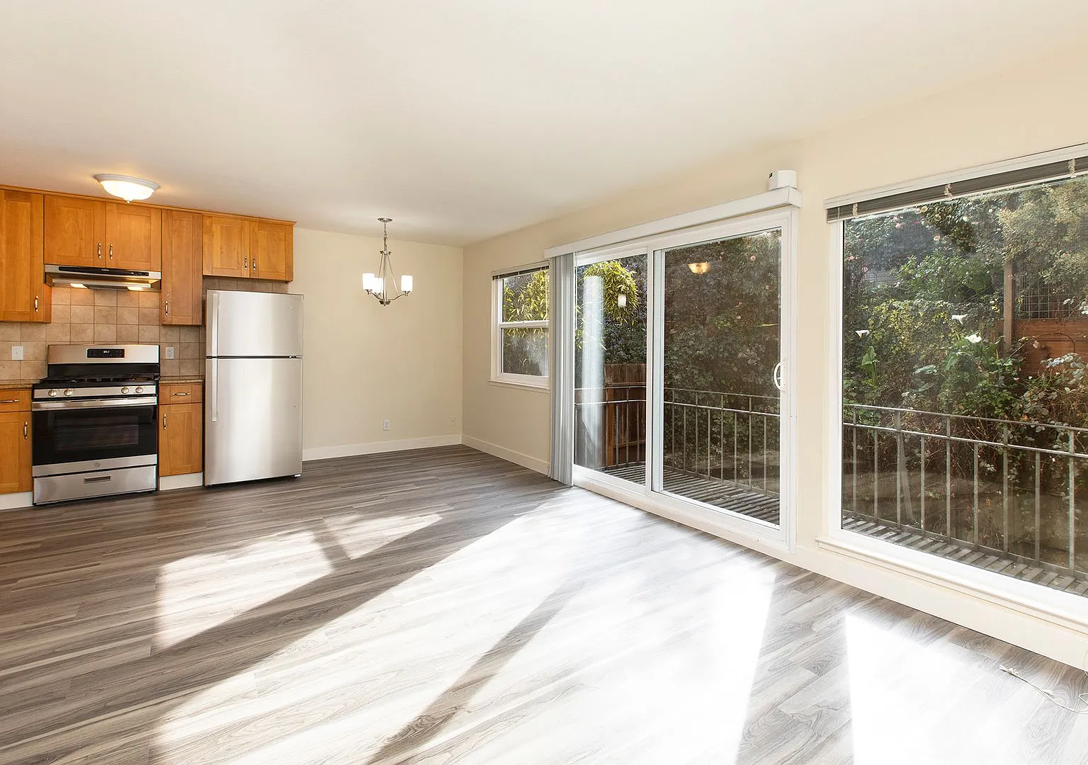 25 Glendale Street (461r) — Photo 2