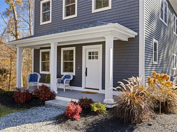 61 Bouchard Ln, Tiverton, RI 02878