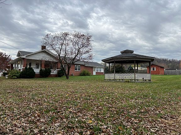 A beautiful gazebo to have lunches or picnics