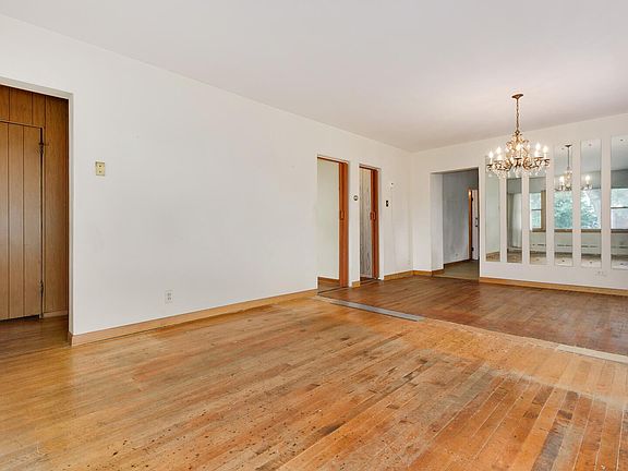 3rd image of 4951 N McVicker Ave