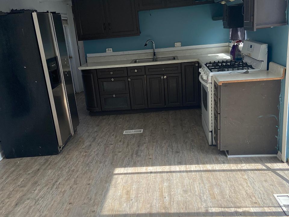 2nd image of 1703 S Chicago St #24