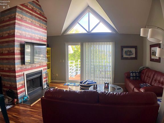 5th image of 175 Marina Point Dr #175
