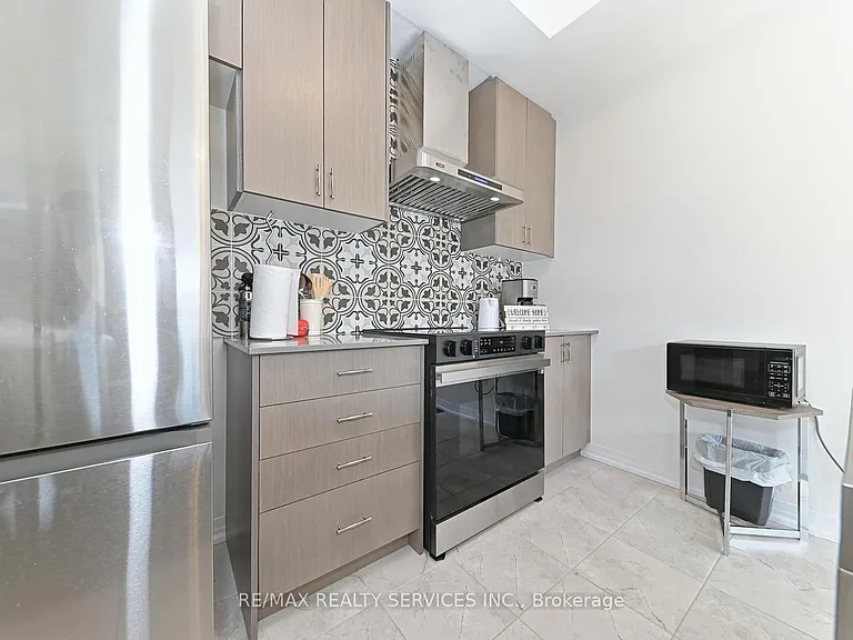 15 Blacklock St #19 — Photo 9