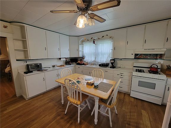 4th image of 709 N Broadway St