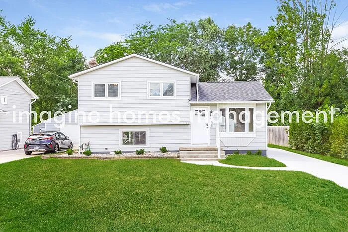 3 bed, 2.0 bath, 1304 sqft, $2,295 — Photo 1