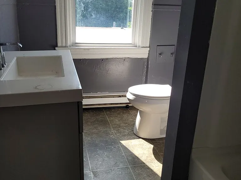 905 E King St — Photo 21