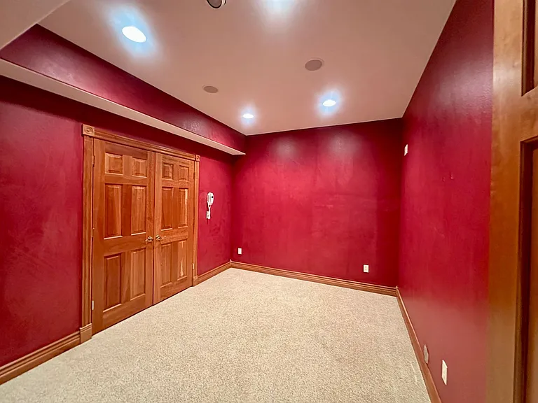 11707 Kestrel Rd — Photo 45