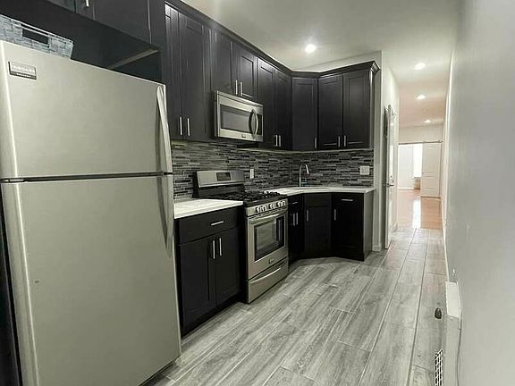 2nd image of 3147 38th St Floor 2