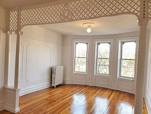 3rd image of 470 15th St APT 4R